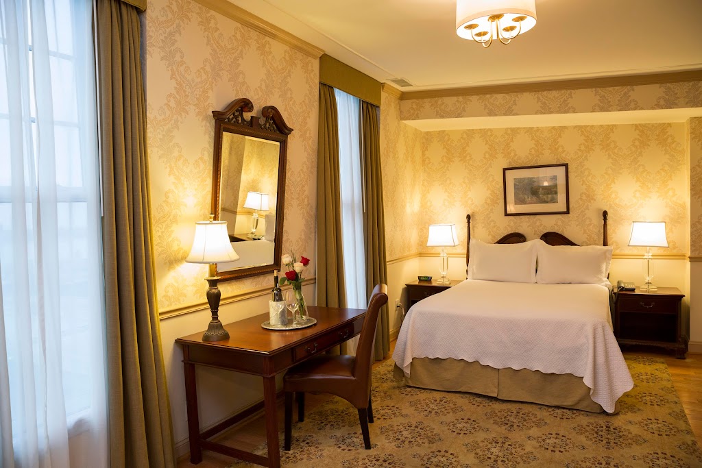 Penns View Hotel | 14 N Front St, Philadelphia, PA 19106 | Phone: (215) 922-7600