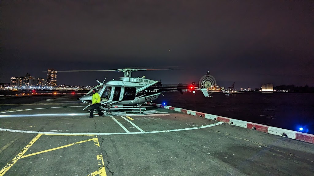 Helicopter New York City | 6 E River Piers #214, New York, NY 10004 | Phone: (212) 747-9282