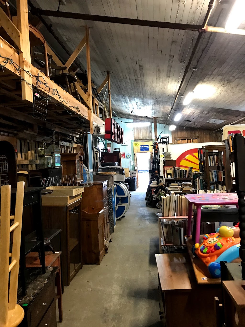 Roosevelt Tower Antiques & Salvage Warehouse | 253 Roosevelt Dr, Derby, CT 06418 | Phone: (203) 516-5728