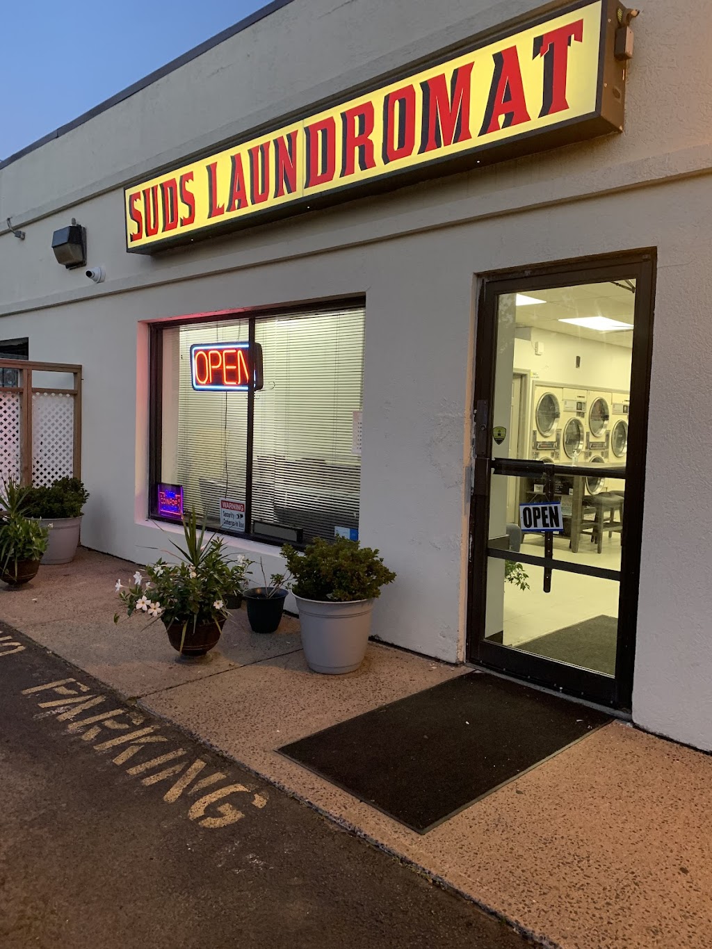 Suds Laundromat | 2151 State St, Hamden, CT 06517 | Phone: (203) 507-2431