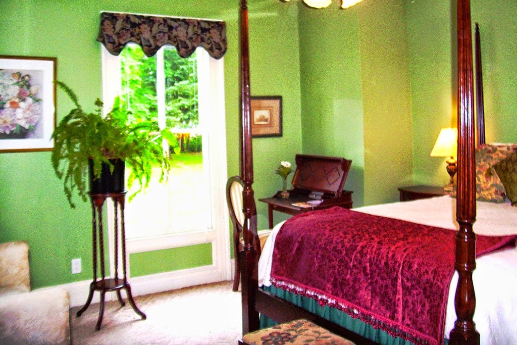 Arbor View House Bed & Breakfast | 8900 Main Rd, East Marion, NY 11939 | Phone: (631) 477-8440
