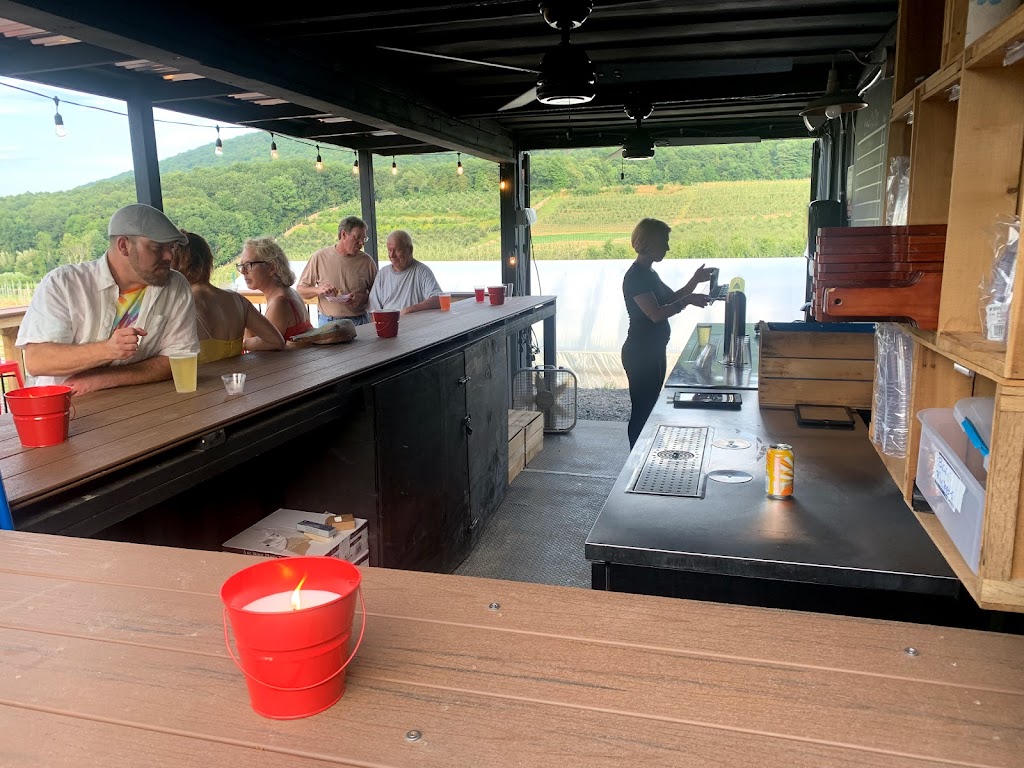 Farm Bar @ Wilklow Orchards | 341 Pancake Hollow Rd, Highland, NY 12528 | Phone: (845) 236-0956