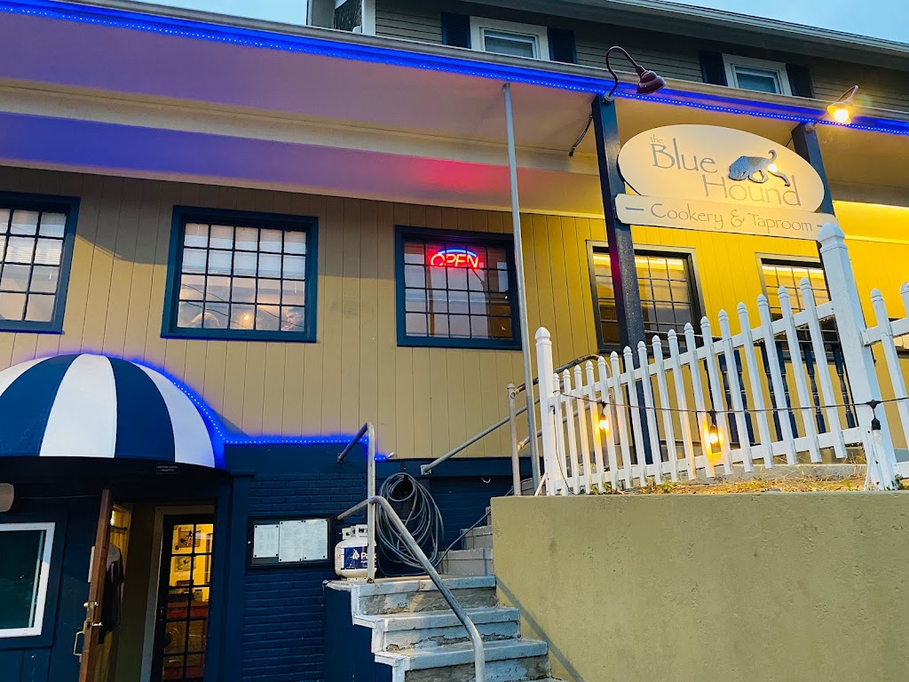 The Blue Hound Cookery & Tap Room | 107 Main St, Ivoryton, CT 06442 | Phone: (860) 767-0260