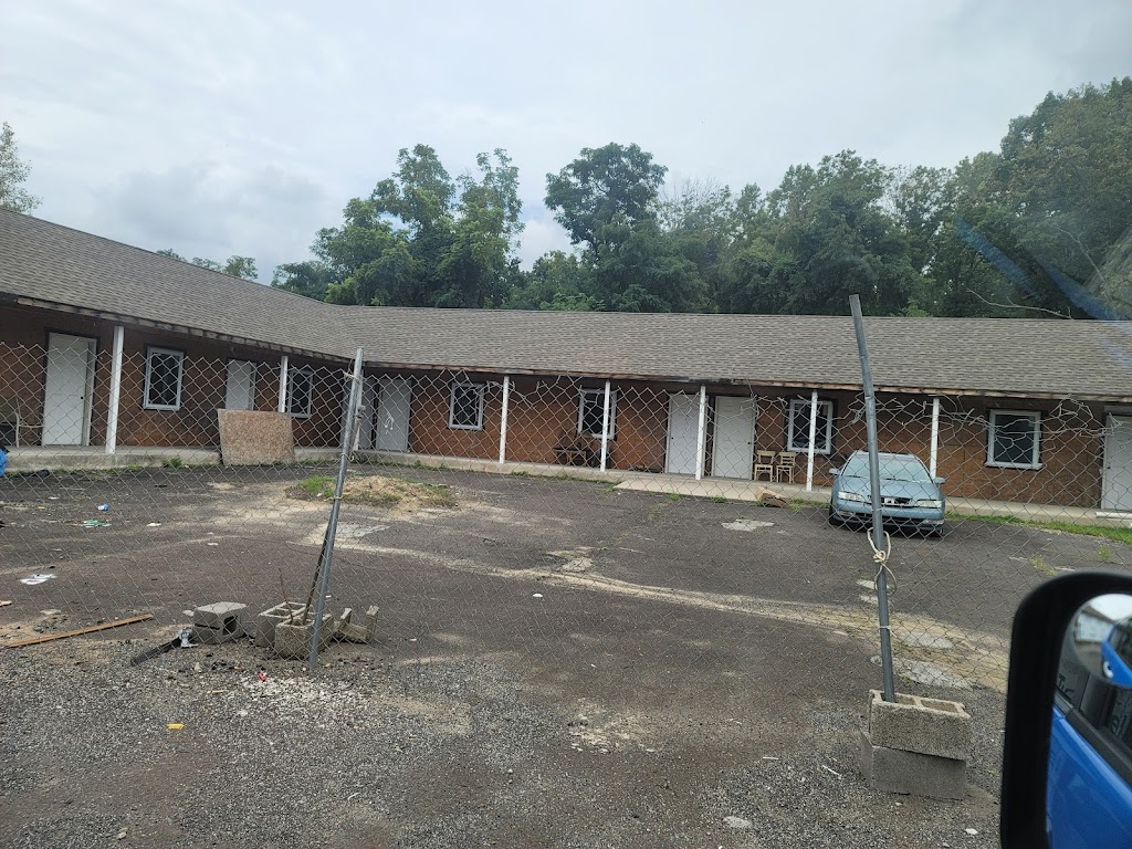 Country House Motel | 951 Old Lincoln Hwy, Morrisville, PA 19067 | Phone: (215) 295-7331