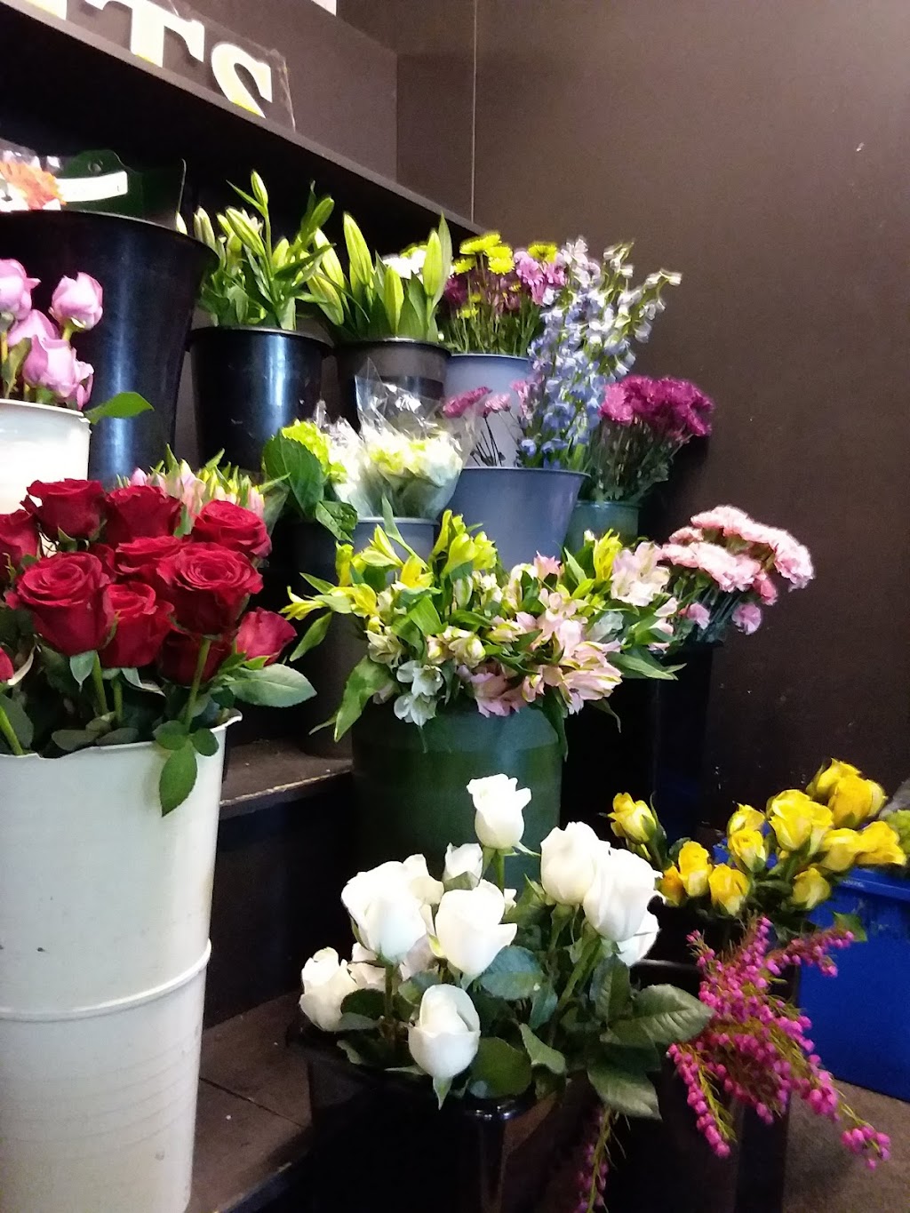 Family Florist & Gifts | Lakeview Plaza, 1 Old Wolfe Rd, Budd Lake, NJ 07828 | Phone: (973) 347-6636