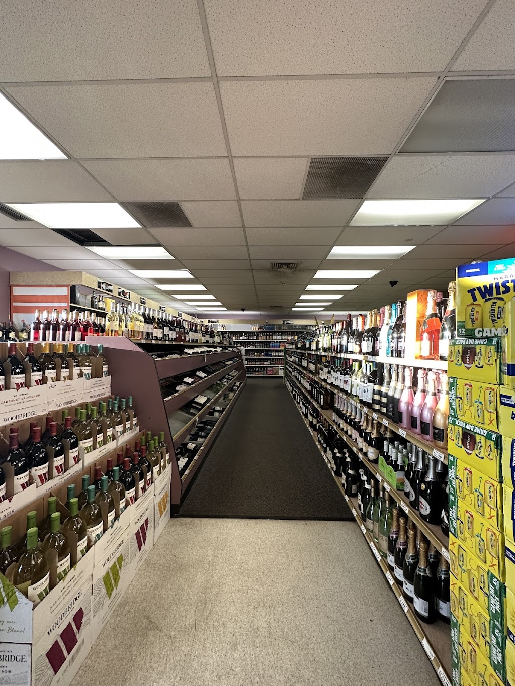 H M LIQUOR | 1104 US-130, Burlington, NJ 08016 | Phone: (609) 386-5555