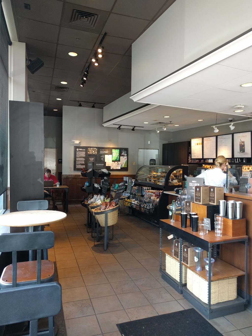 Starbucks | Edgmont Shopping Center, 4895 West Chester Pike, Newtown Square, PA 19073 | Phone: (610) 353-4951