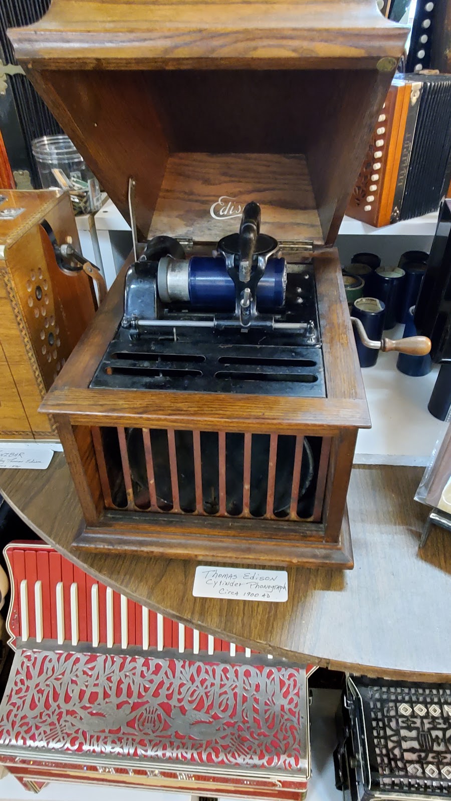 New England Accordion Connection and Museum Company | 75 Main St, North Canaan, CT 06018 | Phone: (860) 833-1374