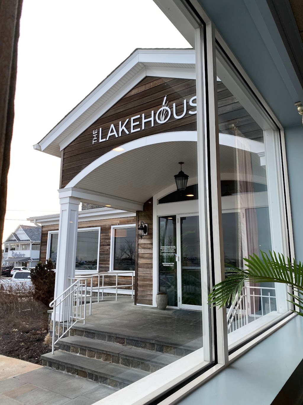 Lakehouse | 135 Maple Ave, Bay Shore, NY 11706 | Phone: (631) 666-0995