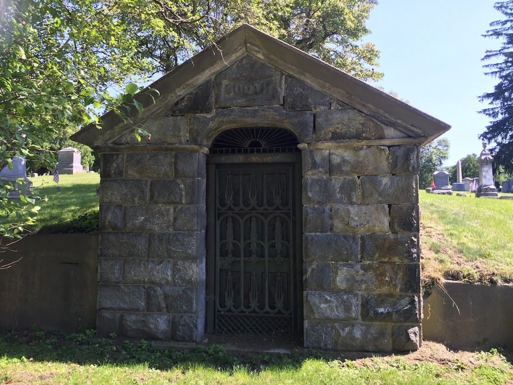 New Milford Center Cemetery | 6 Poplar St, New Milford, CT 06776 | Phone: (860) 354-6174