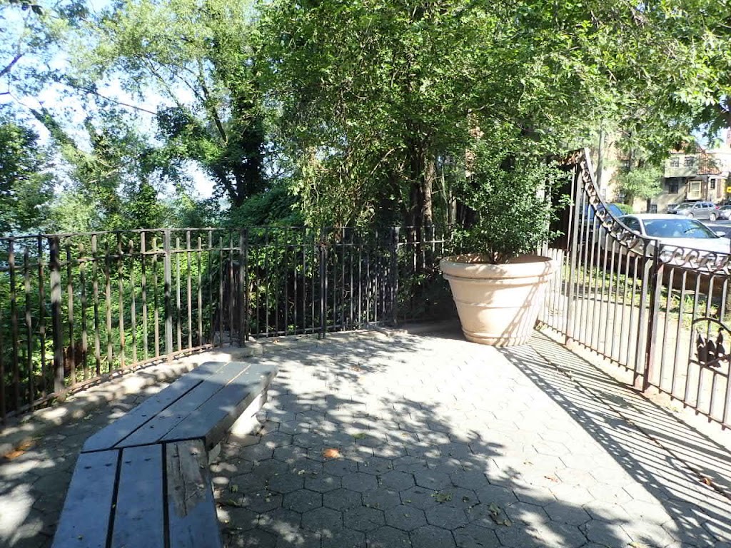 Half-Moon Overlook | 2501A Palisade Ave, The Bronx, NY 10463 | Phone: (212) 639-9675