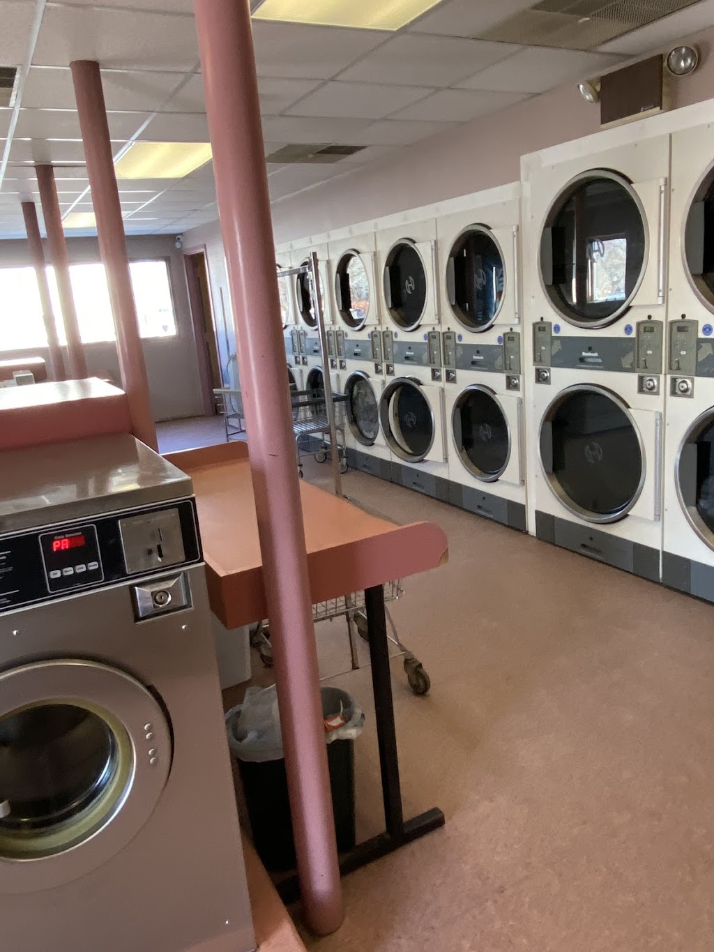 Schmookys Laundromat & Dry Cleaners | 120 Main St N, Trumbauersville, PA 18970 | Phone: (215) 536-9948