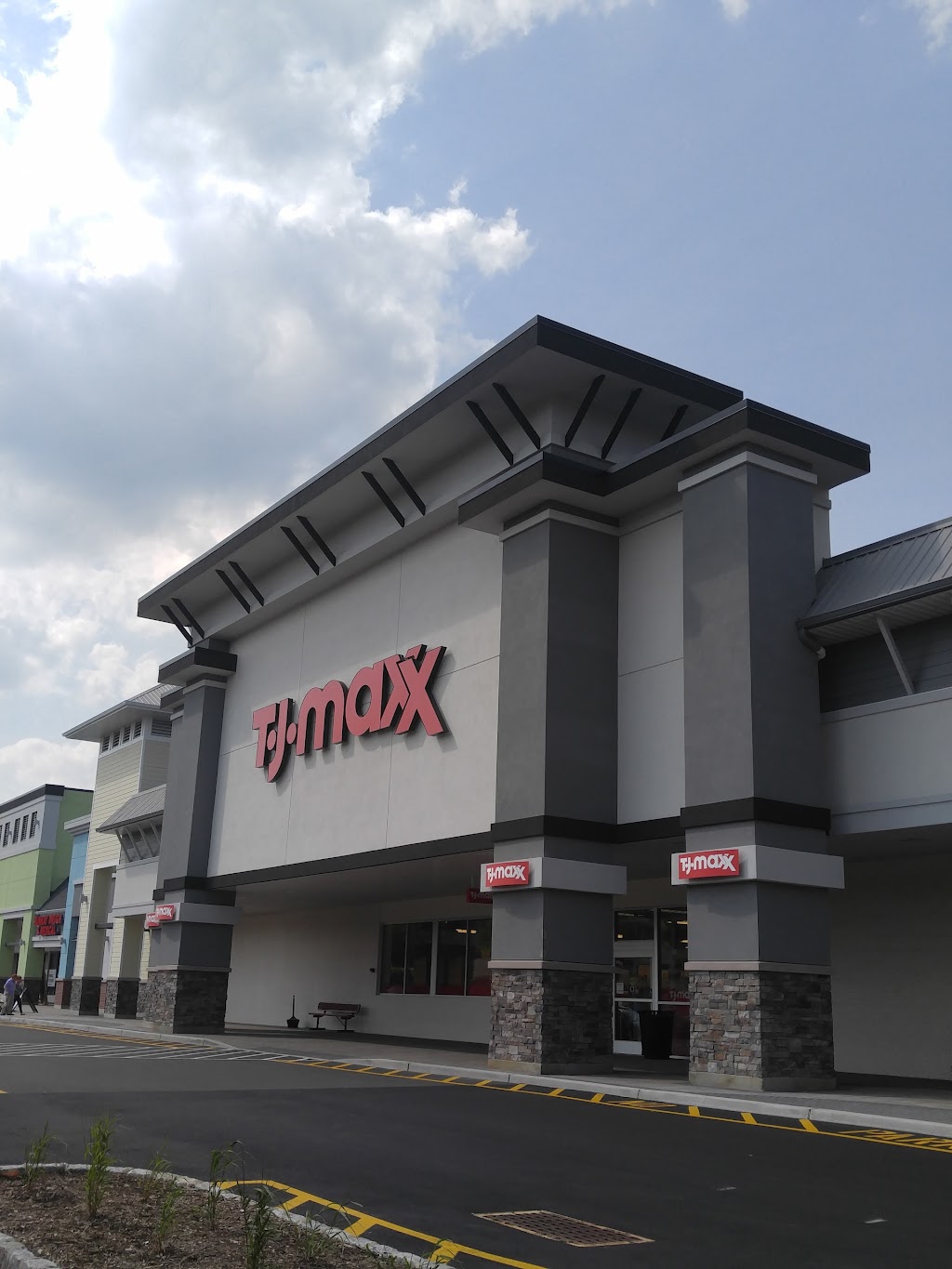 T.J. Maxx | 1123 NJ-35, Middletown Township, NJ 07748 | Phone: (732) 275-1061