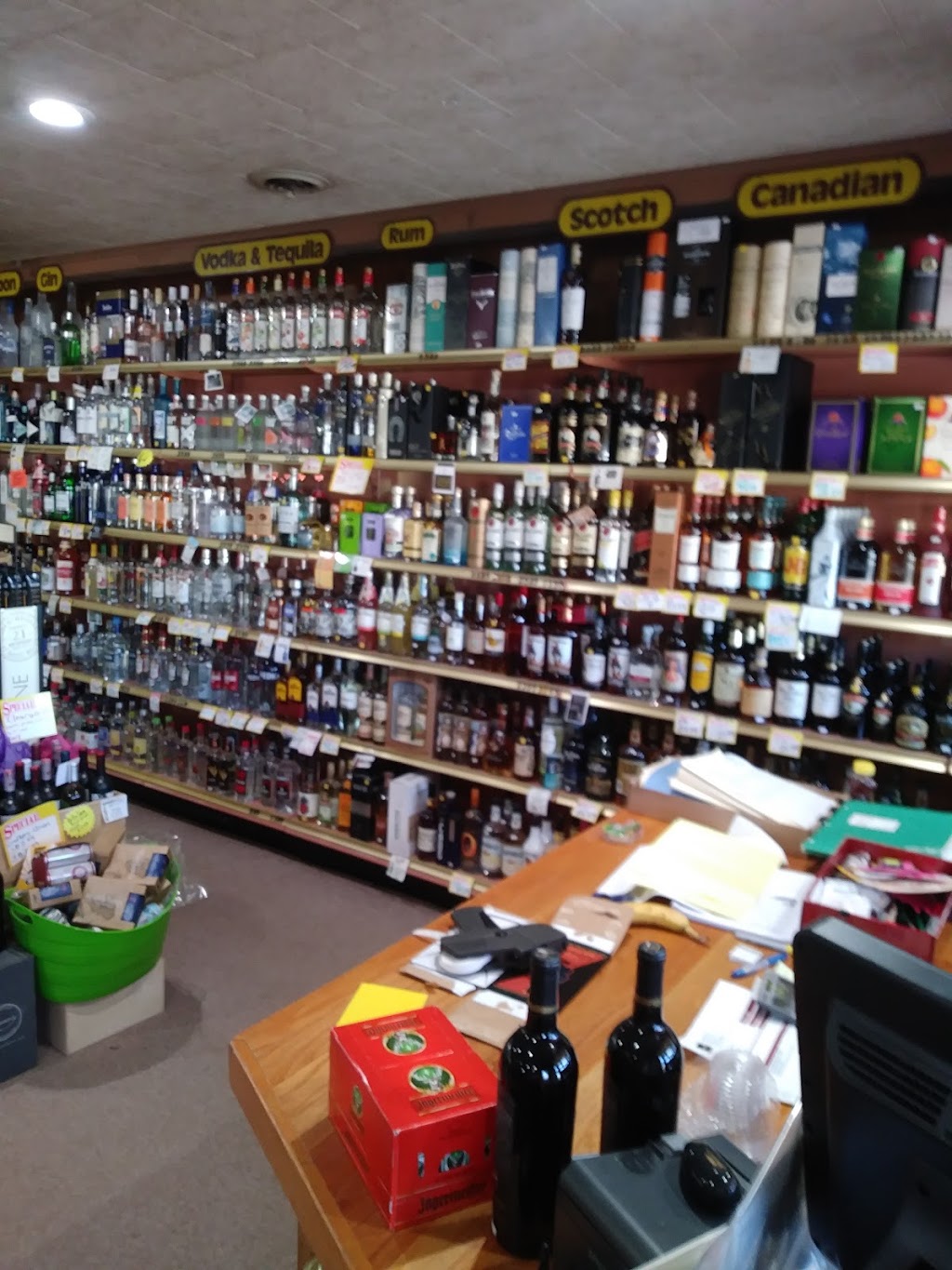 Indian Neck Liquor Store | 1 Sybil Ave, Branford, CT 06405 | Phone: (203) 488-4990
