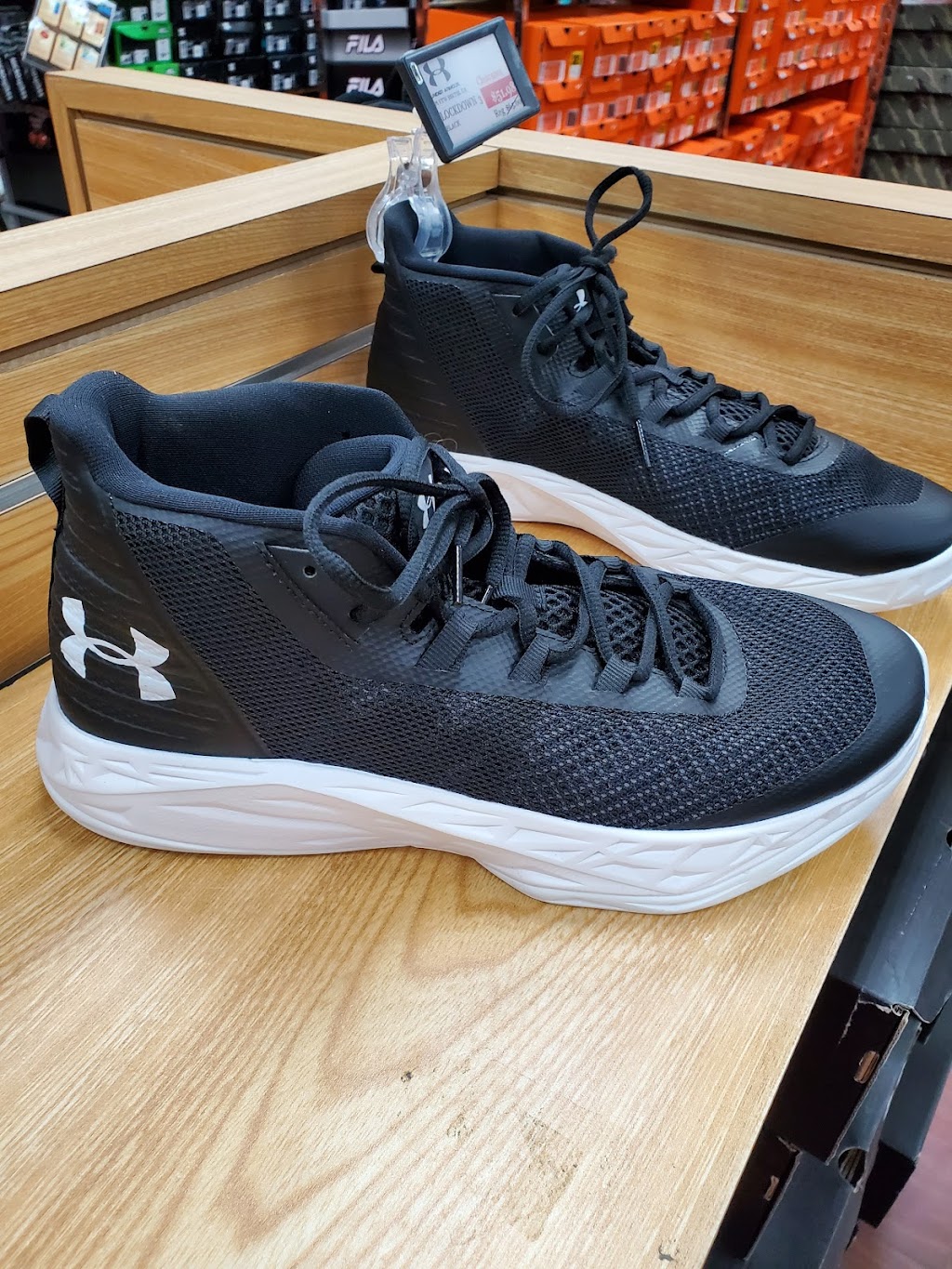 Bobs Stores Footwear & Apparel | 135-187 Sunrise Hwy, West Islip, NY 11795 | Phone: (631) 587-5000