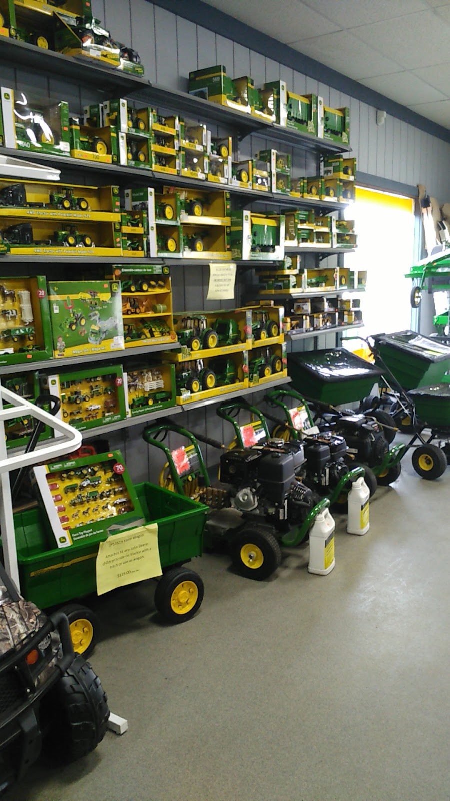 United Ag & Turf | 359 S Main St, Colchester, CT 06415 | Phone: (860) 537-2344