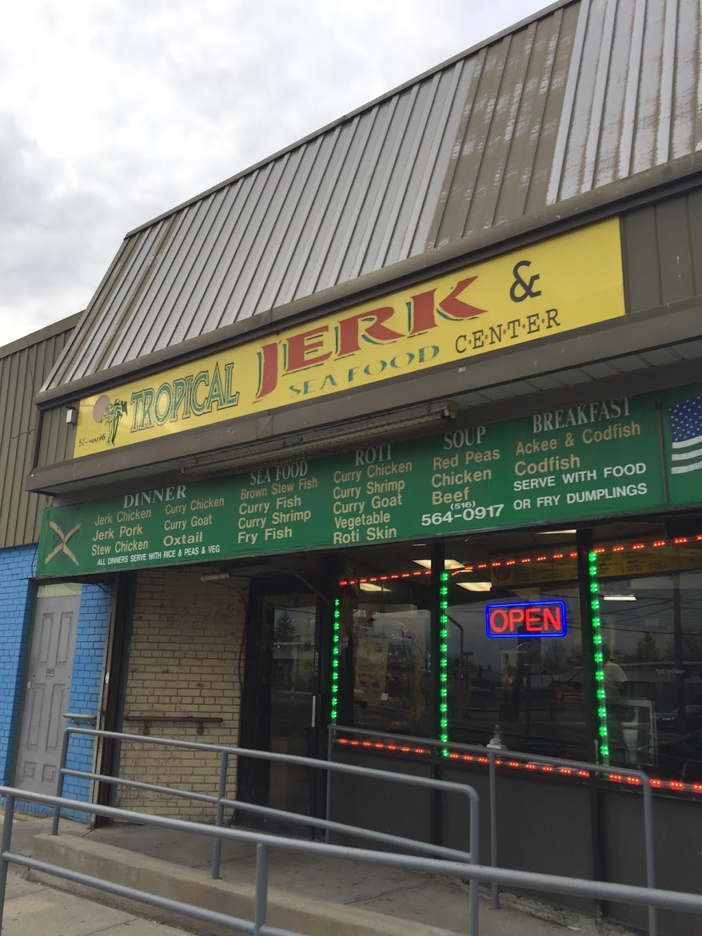 Tropical Jerk Center & Seafood | 651 Jerusalem Ave, Uniondale, NY 11553 | Phone: (516) 564-0917