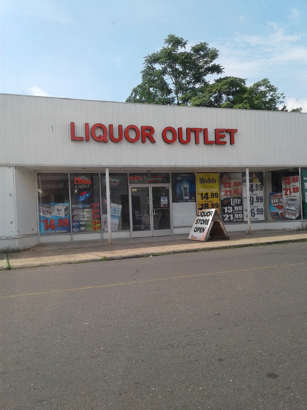 Bristol Liquor Outlet | 15 Memorial Blvd, Bristol, CT 06010 | Phone: (860) 584-8151