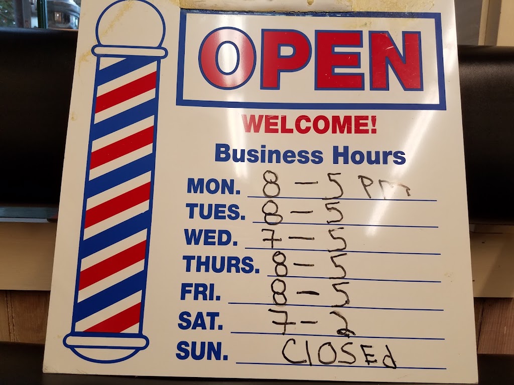 Woodbury Barber Shop | 2 Main St N, Woodbury, CT 06798 | Phone: (203) 266-4640