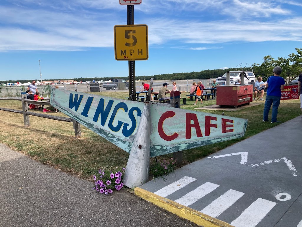 Wings Cafe | 135 Dawn Dr, Shirley, NY 11967 | Phone: (631) 432-5522