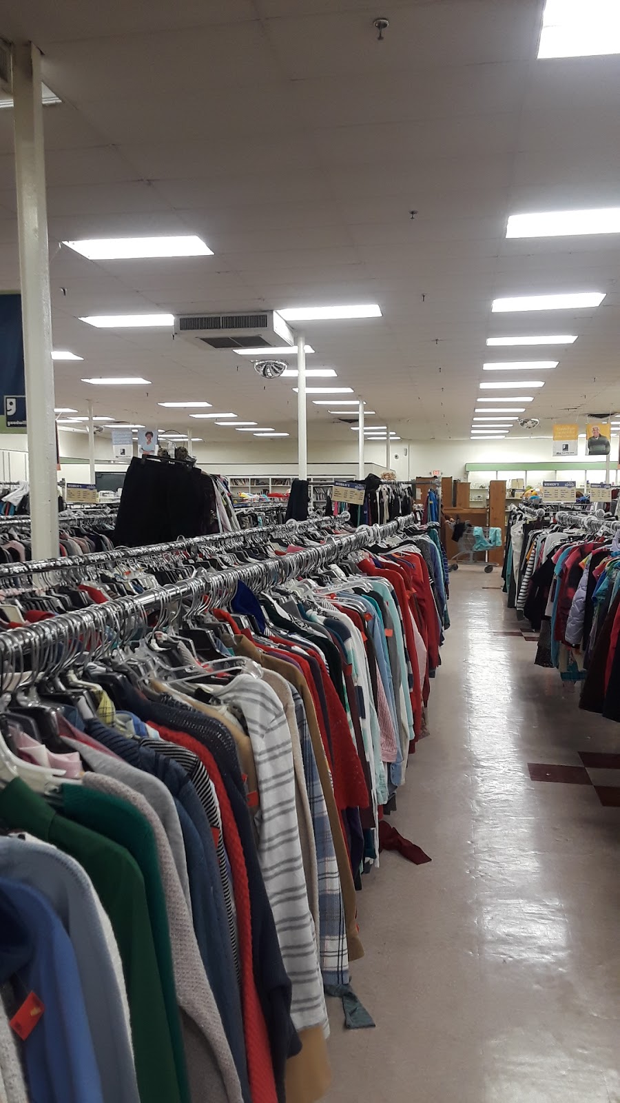 Goodwill | 2137 MacDade Boulevard, Holmes, PA 19043 | Phone: (610) 586-6360