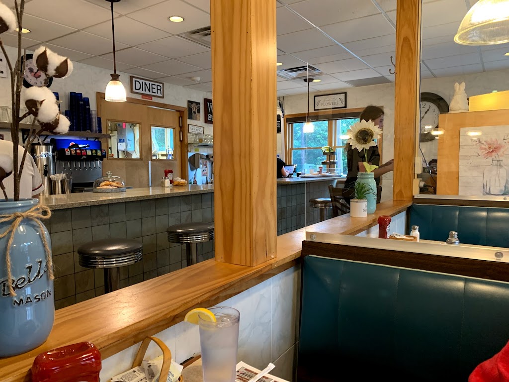 Port Ewen Diner | 295 Broadway, Port Ewen, NY 12466 | Phone: (845) 339-8972