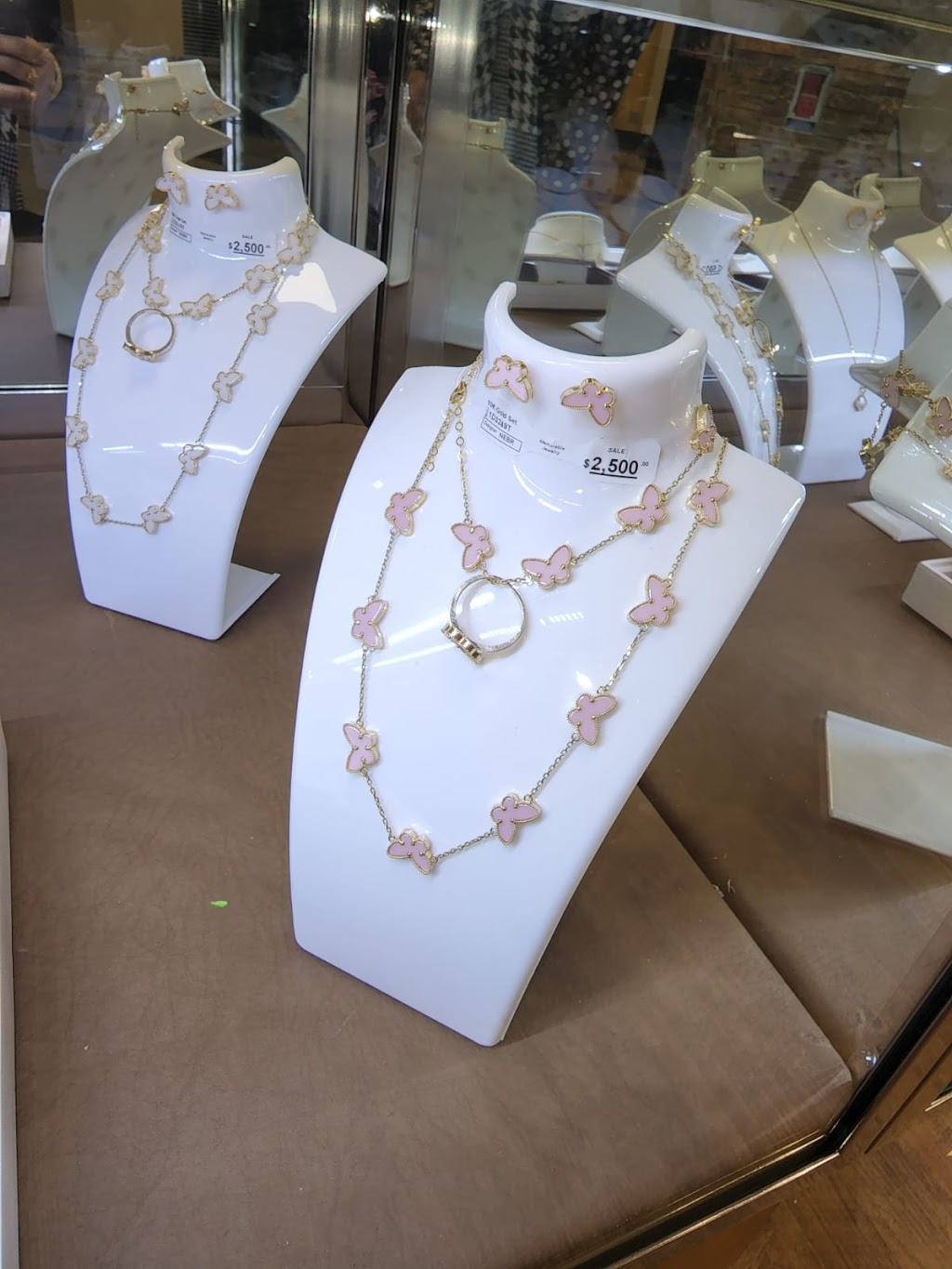 Memorable Jewelry & Perfume | 367 Russell St, Hadley, MA 01035 | Phone: (413) 561-0042