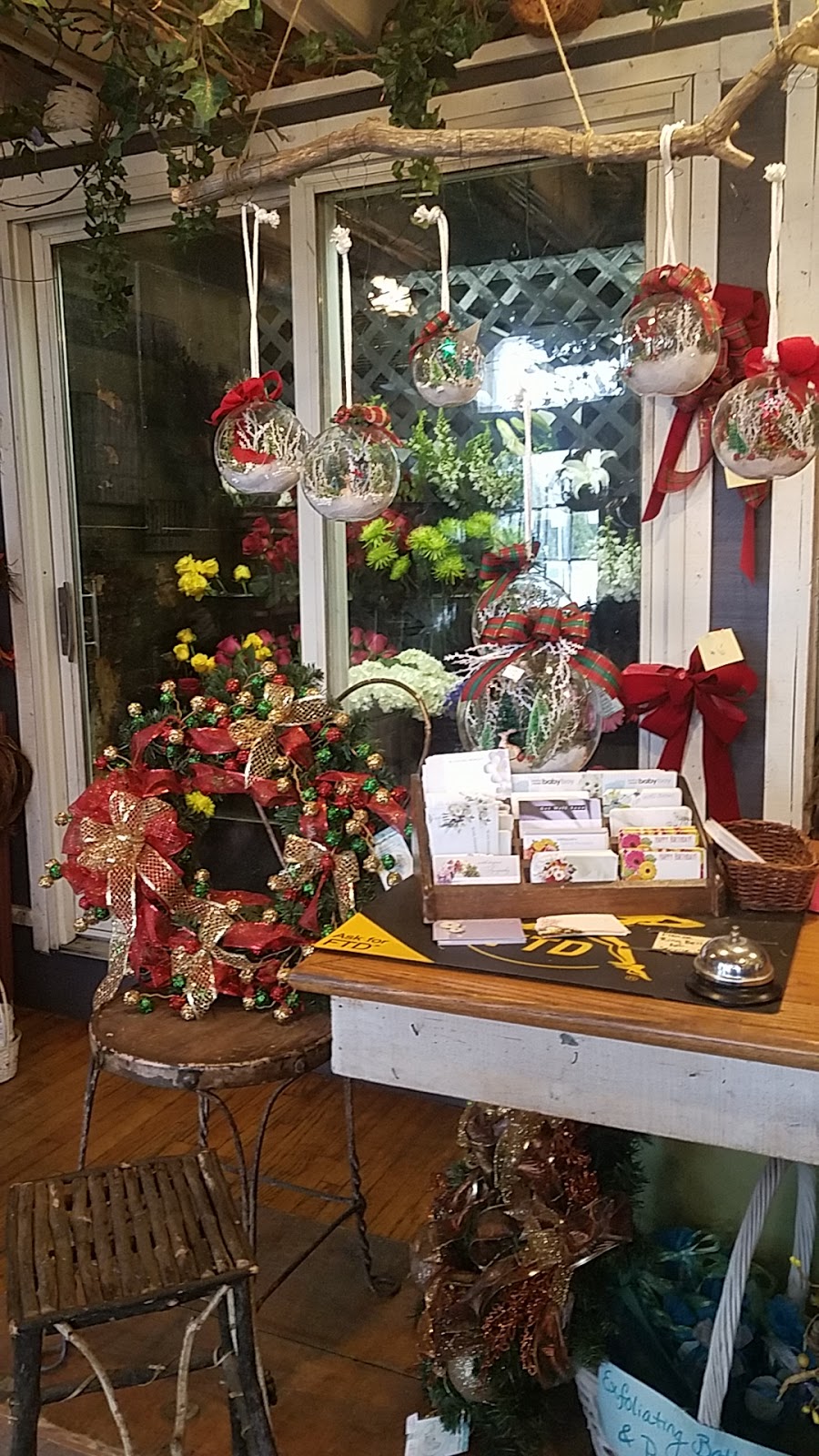 West Sayville Flowers | 104 Montauk Hwy, West Sayville, NY 11796 | Phone: (631) 563-1313