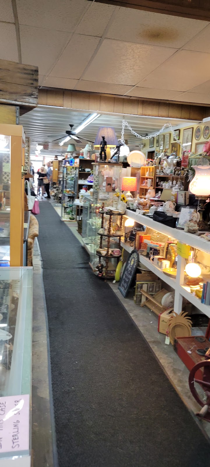 Cawmans Mall Antiques-Things | 529 NJ-49, Salem, NJ 08079 | Phone: (856) 935-0423