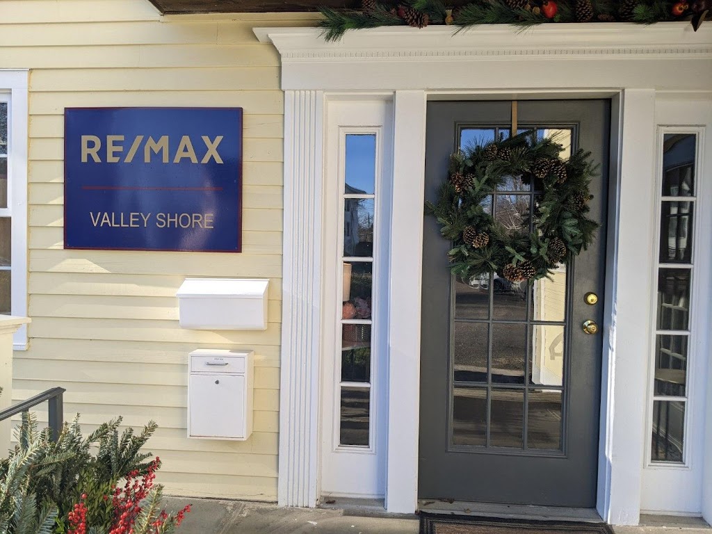 RE/MAX Valley Shore | 222 Old Boston Post Rd, Old Saybrook, CT 06475 | Phone: (860) 388-9669