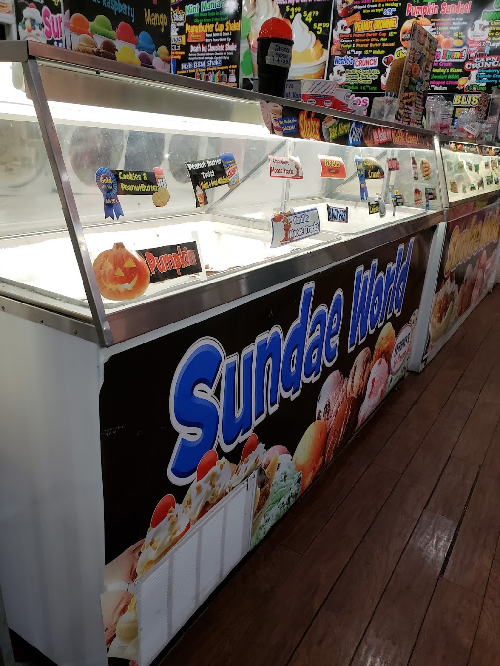 Sundae World | 1801 N Broad St, Lansdale, PA 19446 | Phone: (215) 855-9123