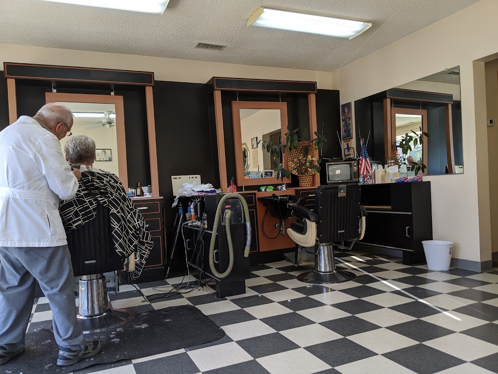 Holiday Barber Shop | 299 Broad St, Meriden, CT 06450 | Phone: (203) 237-6535