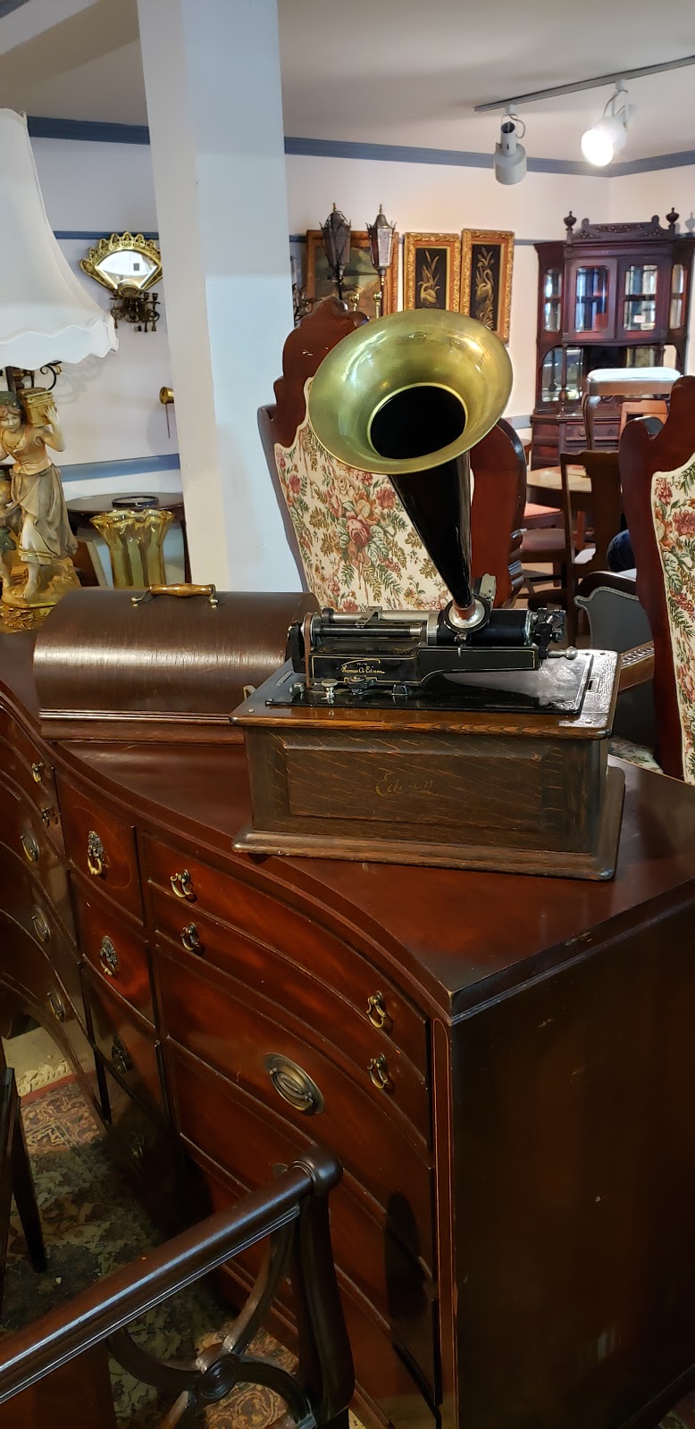 Red Barn Antiques | 56 New Egypt Cookstown Rd, New Egypt, NJ 08533 | Phone: (609) 758-9152