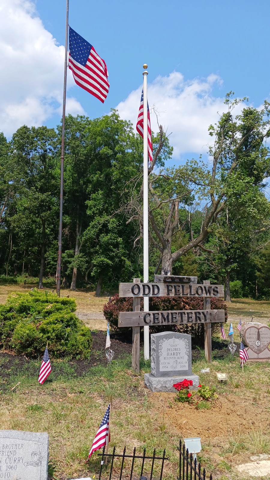 Odd Fellows Cemetery | 4527 US-130, Burlington, NJ 08016 | Phone: (609) 386-0025