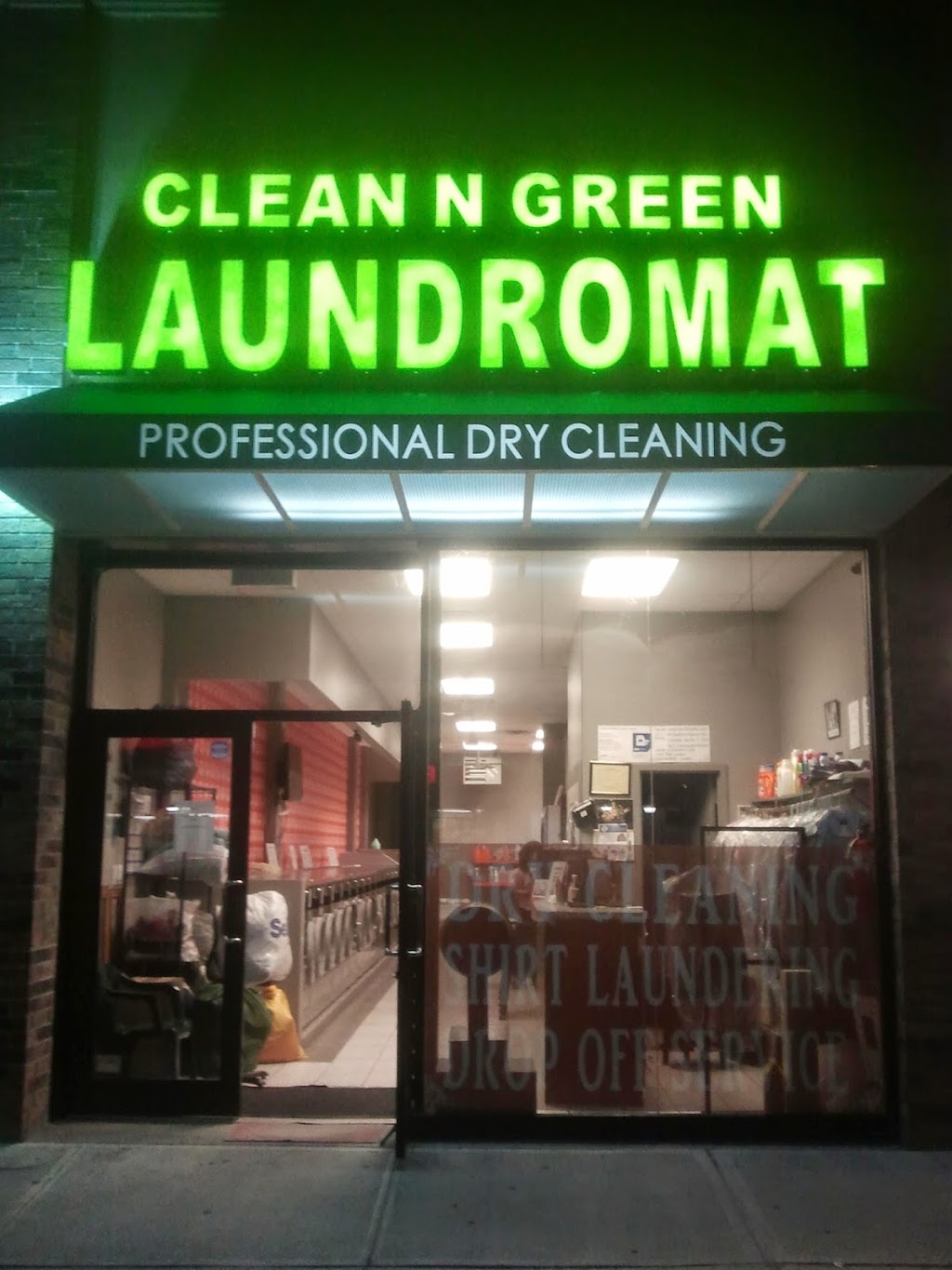 Clean and Green Laundromat | 258-13 Hillside Avenue, Glen Oaks, NY 11004 | Phone: (718) 343-2700