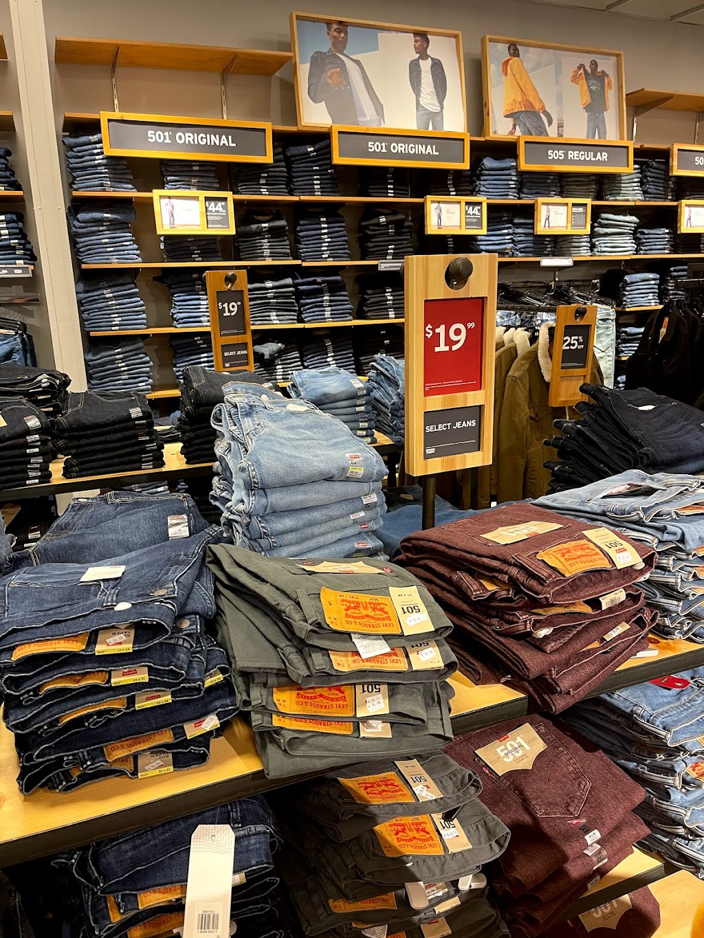 Levis Outlet Store | 1808 Franklin Mills Cir, Philadelphia, PA 19154 | Phone: (215) 632-3636