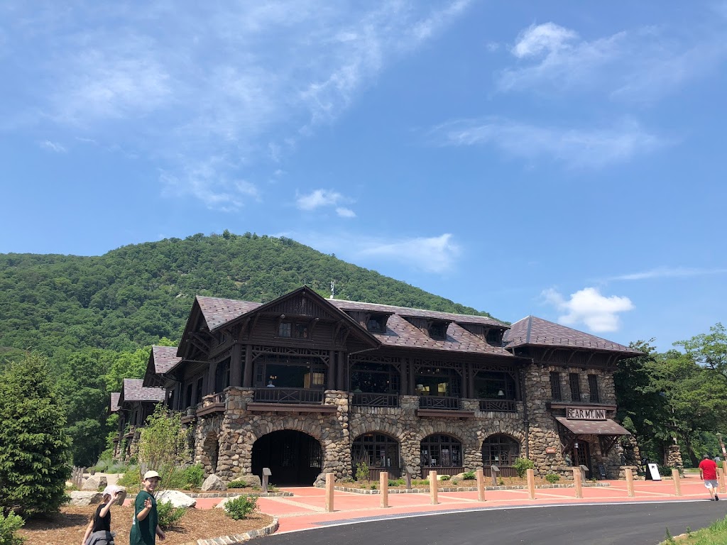 Bear Mountain Inn - Overlook Lodge | 55 Hessian Dr, Highland Falls, NY 10928 | Phone: (855) 548-1184