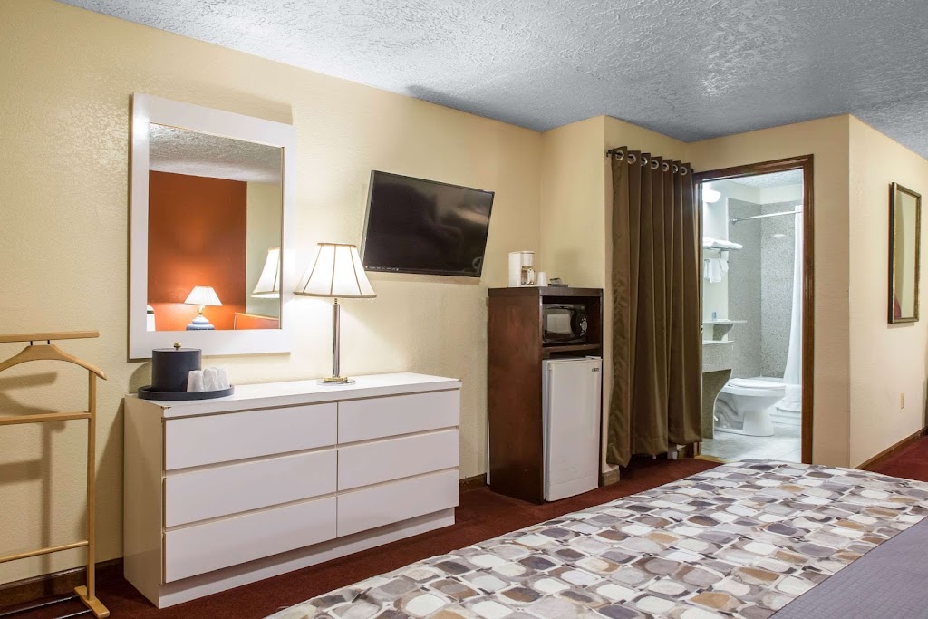 Rodeway Inn & Suites Branford - Guilford | 81 Leetes Island Rd, Branford, CT 06405 | Phone: (203) 884-6009