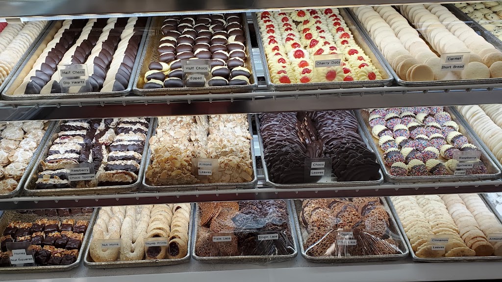 Scarsdale Pastry Center | 1487 Weaver St, Scarsdale, NY 10583 | Phone: (914) 723-6722