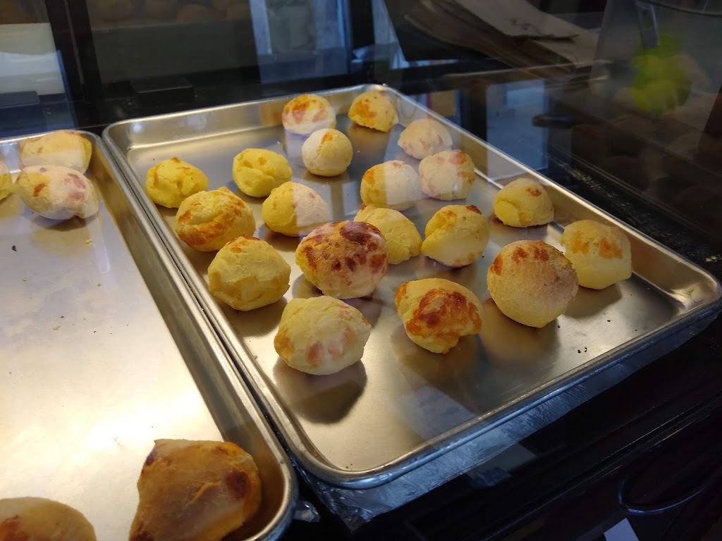 Cheese Bread Factory | 286 S Main St, Newtown, CT 06470 | Phone: (203) 270-7002