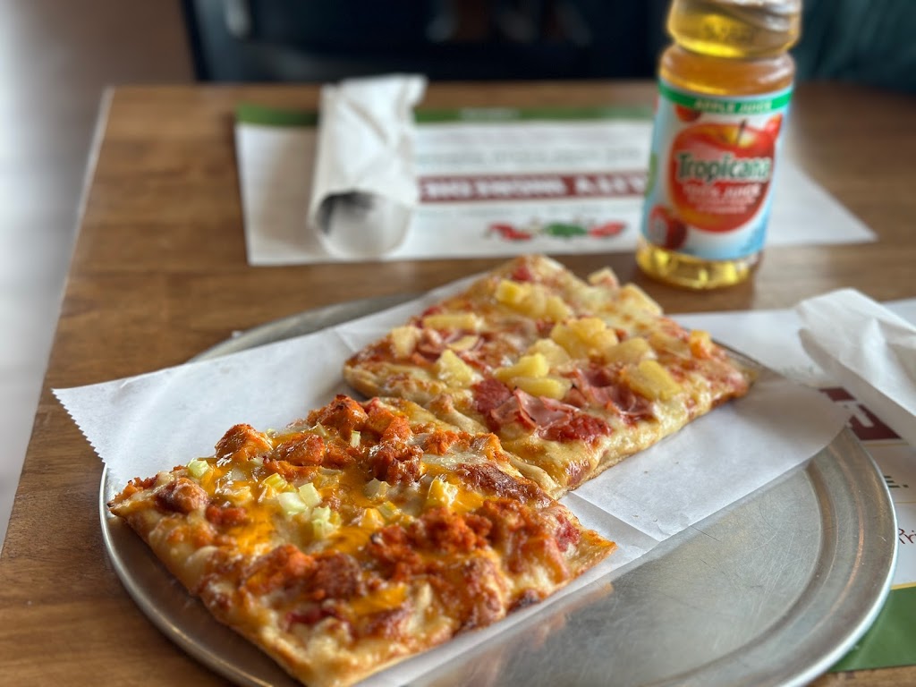 Pomodoro Pizza Cafe | 3 Maggiacomo Ln, Pleasant Valley, NY 12569 | Phone: (845) 723-4008