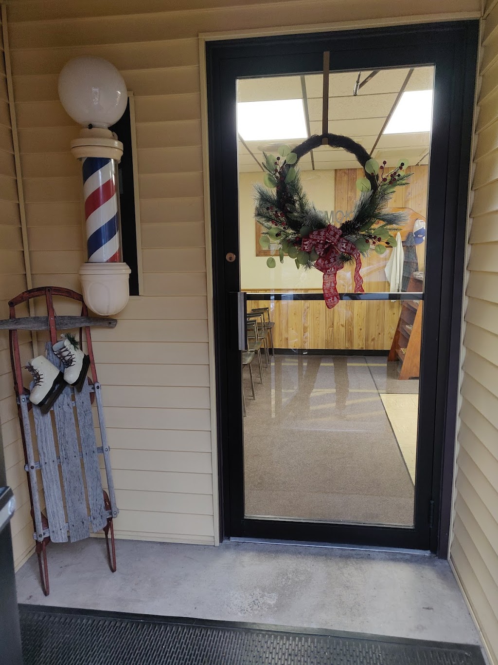 Valley Barber Shop | 2 Center St, Tariffville, CT 06081 | Phone: (860) 658-5689