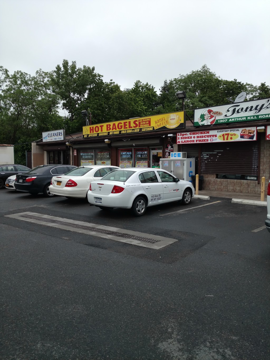 Hot Bagels | 1307 Arthur Kill Rd, Staten Island, NY 10312 | Phone: (718) 227-2202