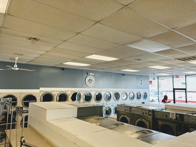 Naugatuck Laundromat - Washing Machine of Naugatuck | 686 Rubber Ave, Naugatuck, CT 06770 | Phone: (203) 720-0422