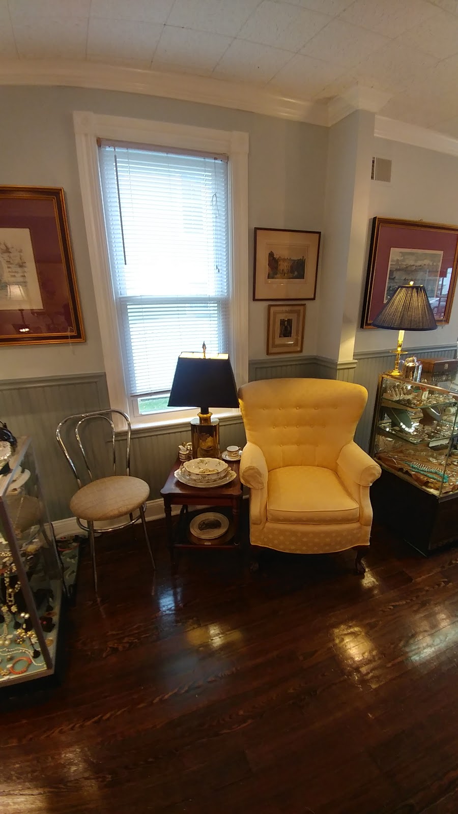 Lawrenceville Vintage Treasures | 8 Gordon Ave, Lawrenceville, NJ 08648 | Phone: (609) 802-4409