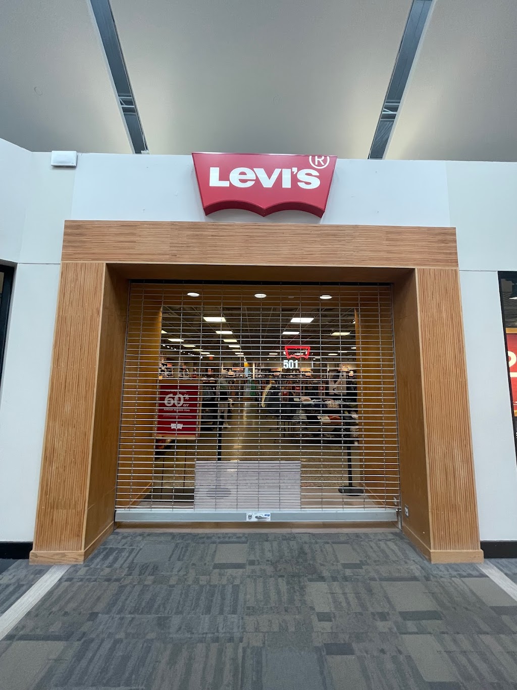 Levis Outlet Store | 1808 Franklin Mills Cir, Philadelphia, PA 19154 | Phone: (215) 632-3636