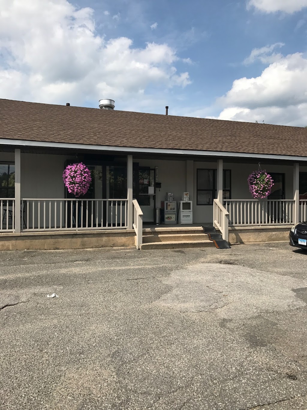 A Cs Eatery | 601 S Main St #6921, Torrington, CT 06790 | Phone: (860) 489-5866