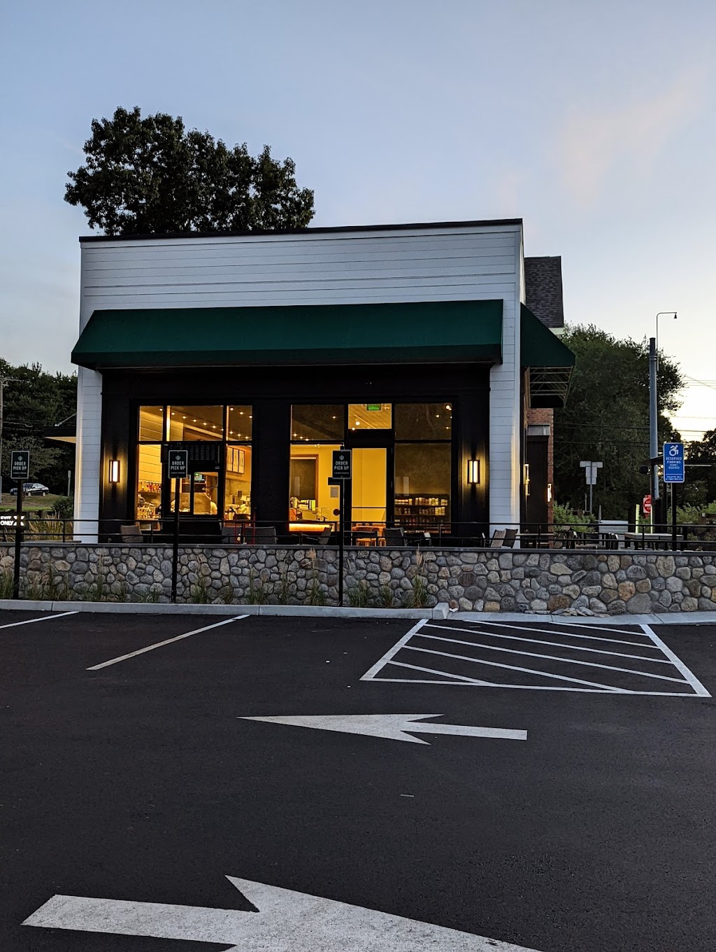 Starbucks | 11 Killingworth Turnpike, Clinton, CT 06413 | Phone: (860) 744-0010