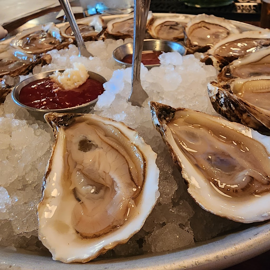 Lucas Local Oyster Bar | 775 Main St S, Southbury, CT 06488 | Phone: (203) 405-6882