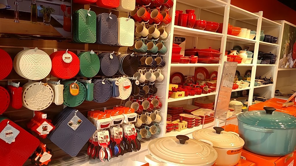 Le Creuset Outlet Store | 1000 Premium Outlets Dr Ste D03, Tannersville, PA 18372 | Phone: (570) 629-1859